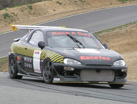 Bilen er her med de sidste ændringer, i form af bemaling og reklamer. (Foto: RaceTec)